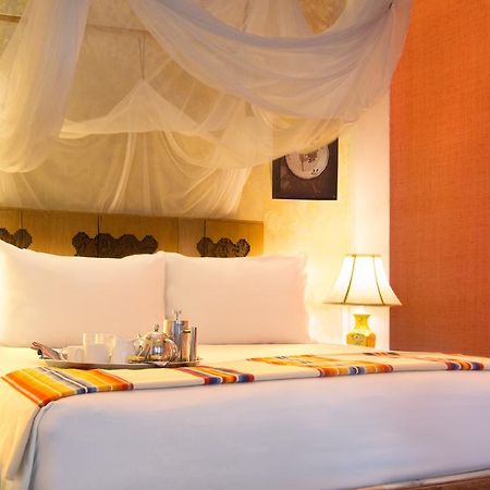 Hotel Bric-A-Brac Battambang Esterno foto