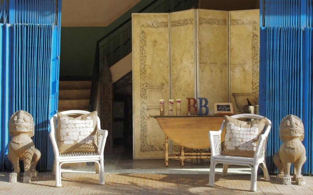 Hotel Bric-A-Brac Battambang Esterno foto
