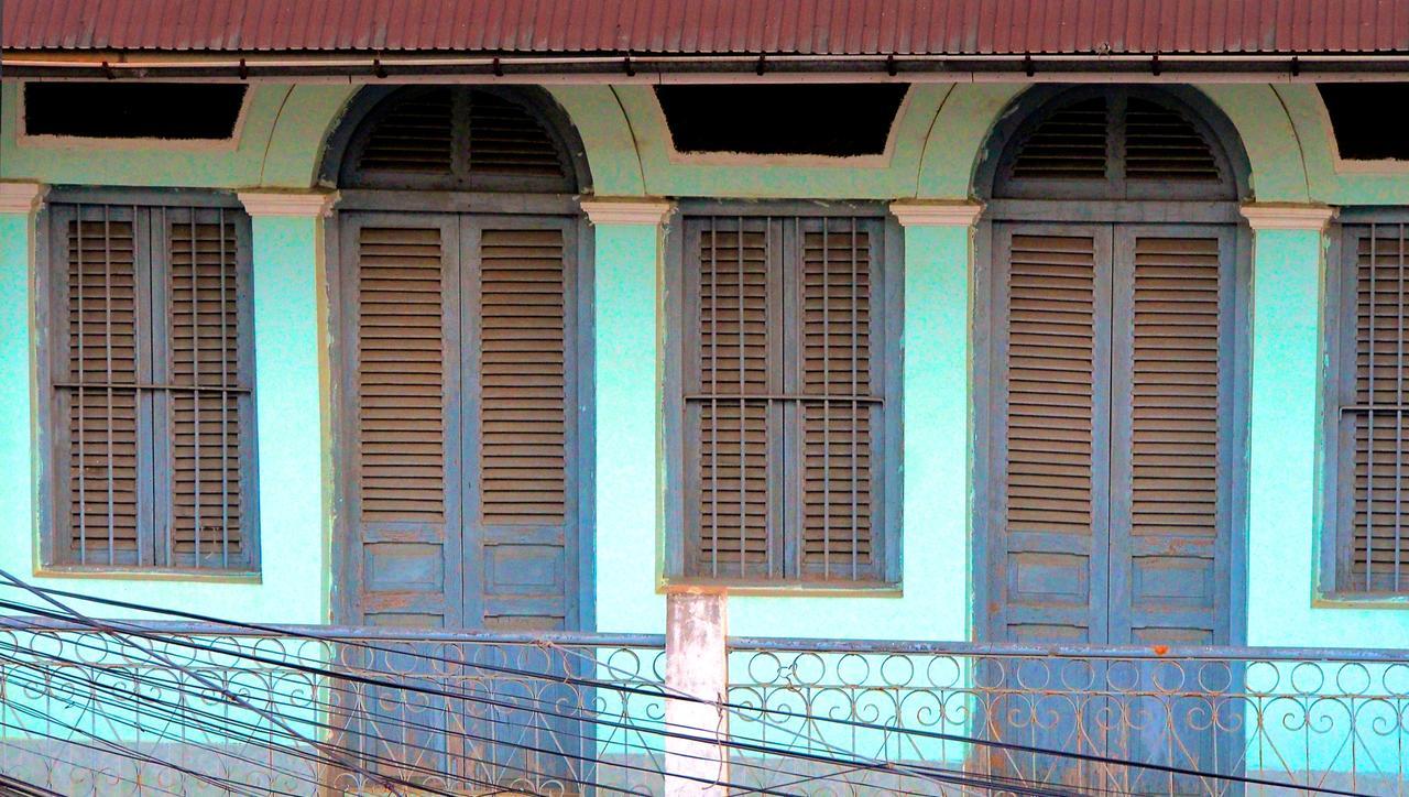 Hotel Bric-A-Brac Battambang Esterno foto