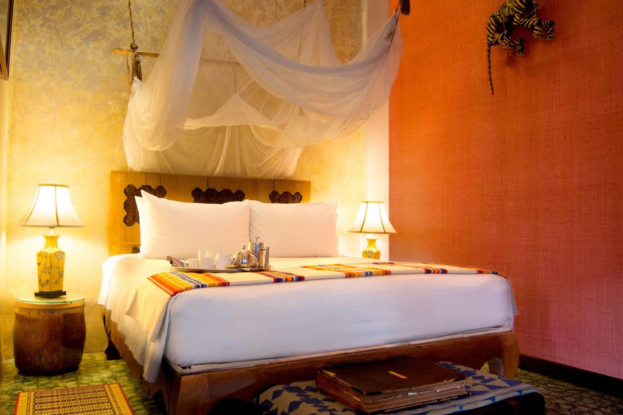 Hotel Bric-A-Brac Battambang Esterno foto