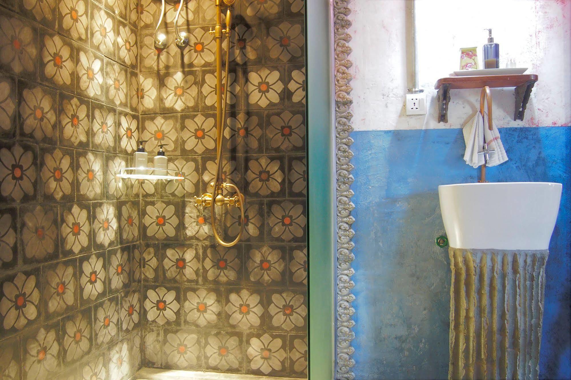 Hotel Bric-A-Brac Battambang Esterno foto