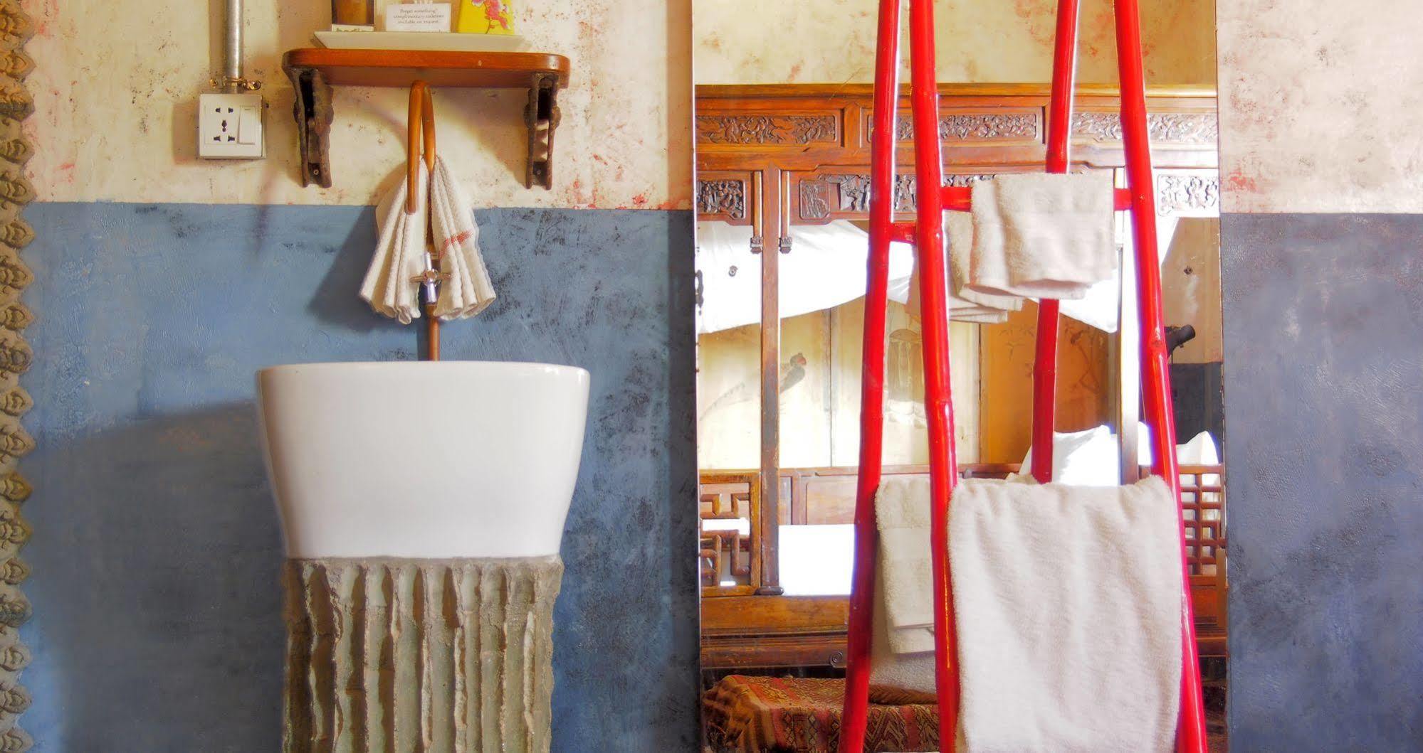 Hotel Bric-A-Brac Battambang Esterno foto
