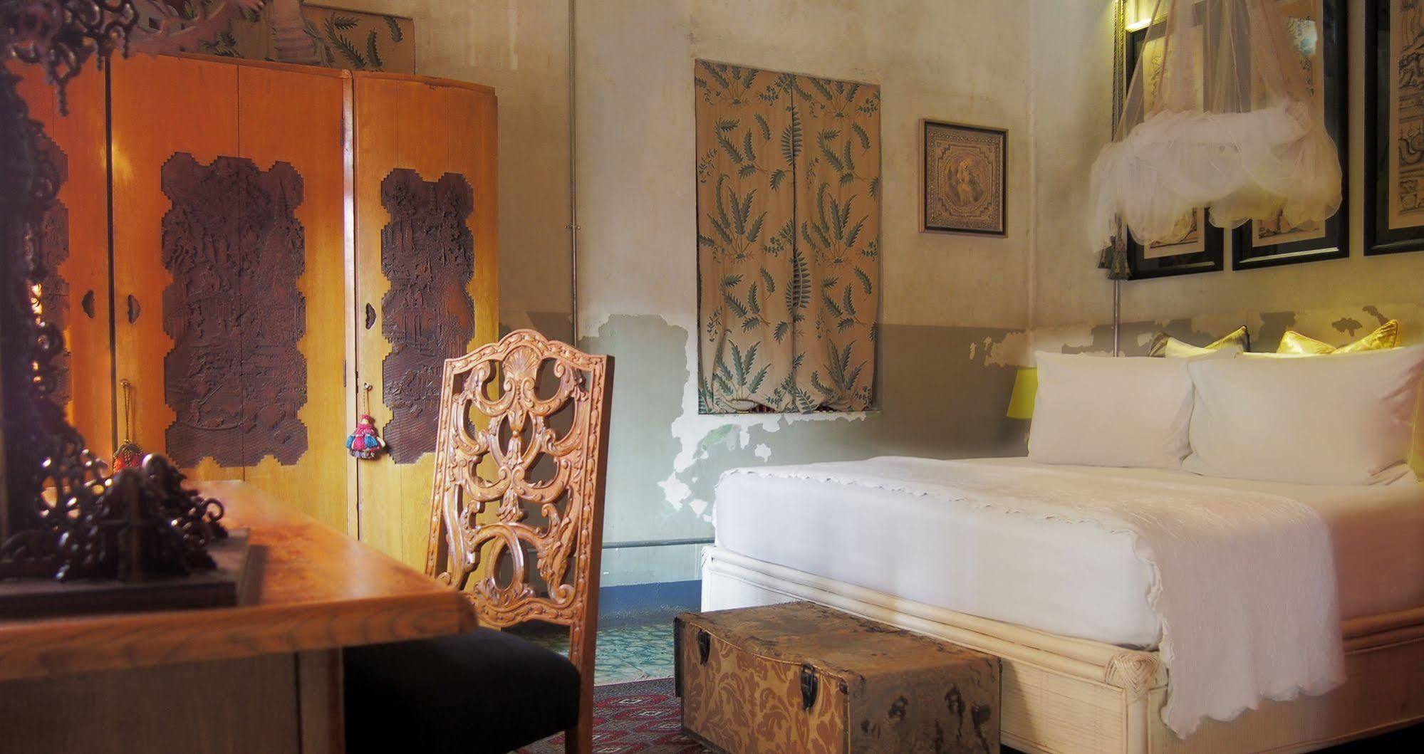 Hotel Bric-A-Brac Battambang Esterno foto