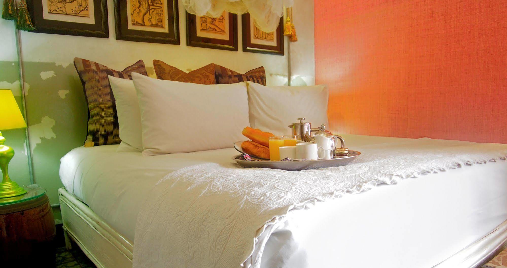 Hotel Bric-A-Brac Battambang Esterno foto