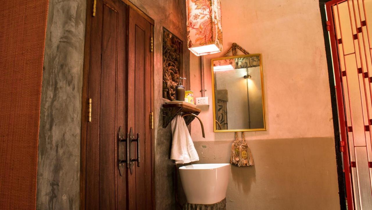 Hotel Bric-A-Brac Battambang Esterno foto