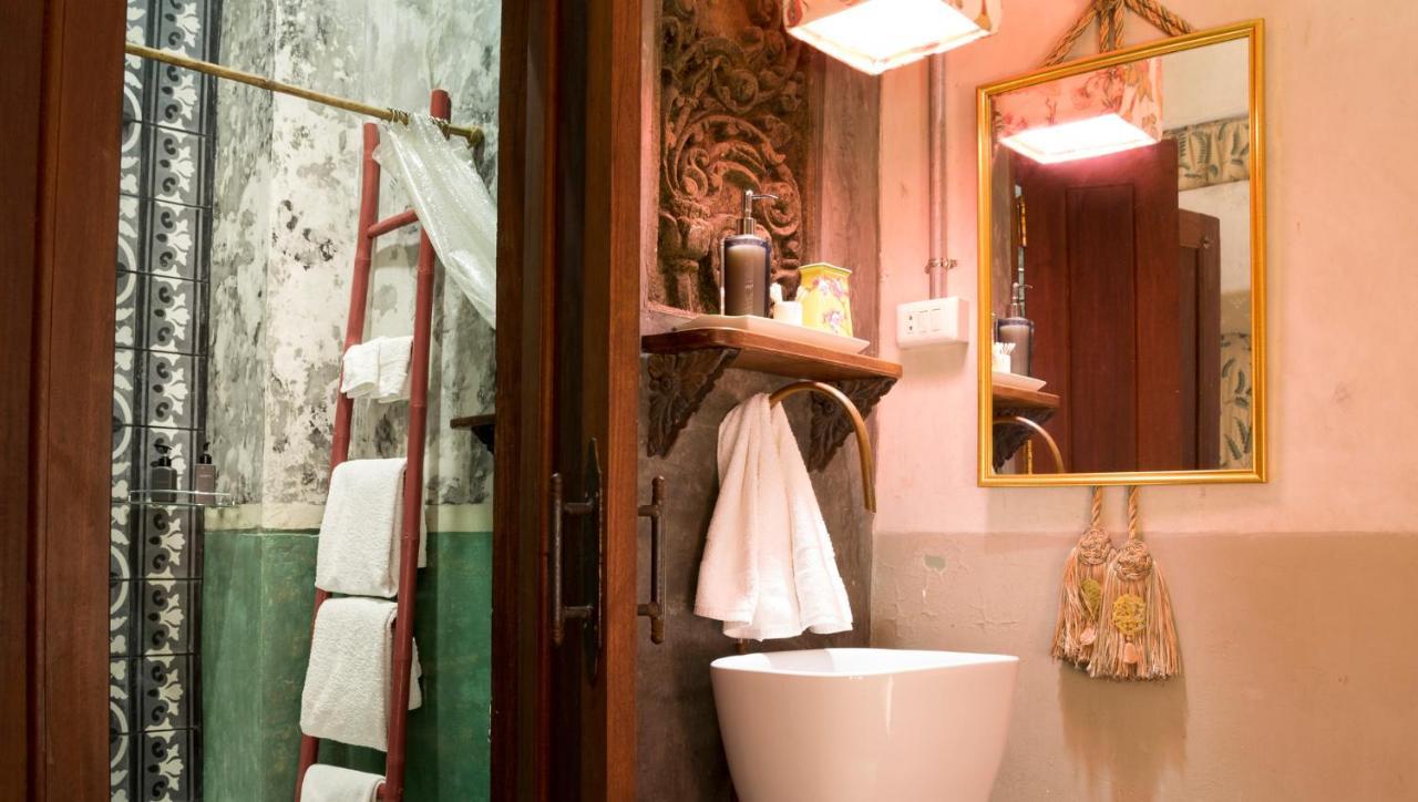 Hotel Bric-A-Brac Battambang Esterno foto