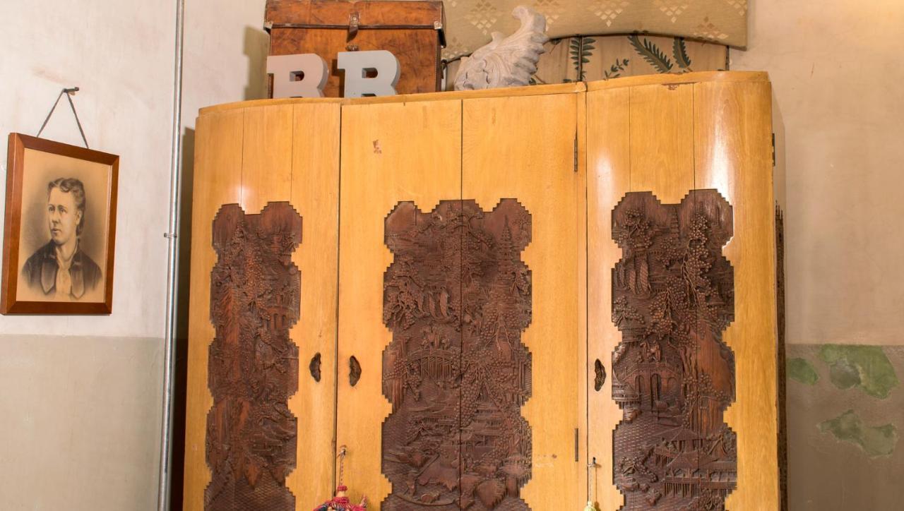 Hotel Bric-A-Brac Battambang Esterno foto