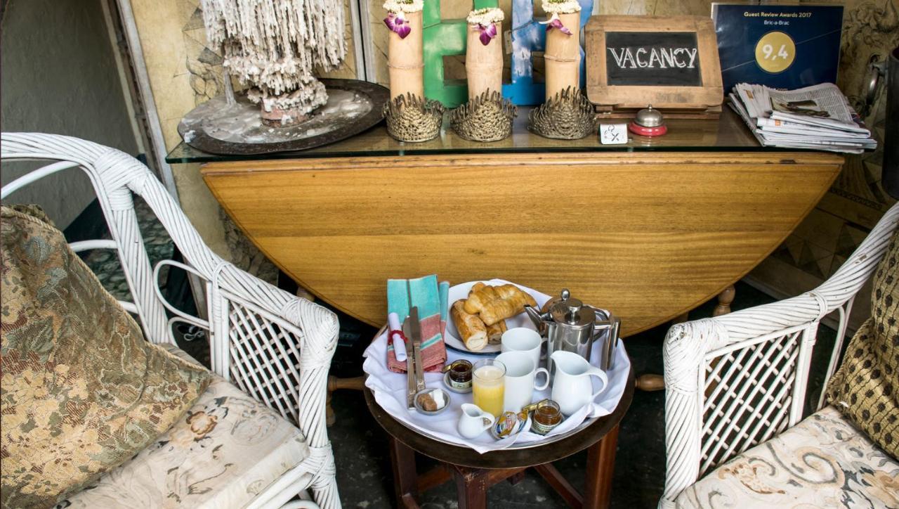 Hotel Bric-A-Brac Battambang Esterno foto
